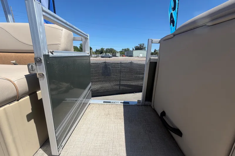 Slide: The Image of Tahoe GT 2385 RF 2023 - 62