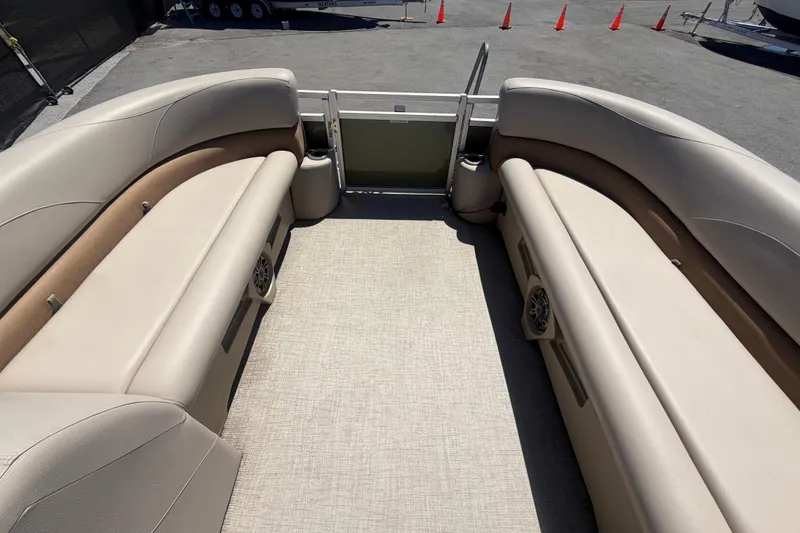 Slide: The Image of Tahoe GT 2385 RF 2023 - 64