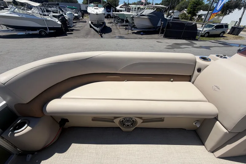 Slide: The Image of Tahoe GT 2385 RF 2023 - 67