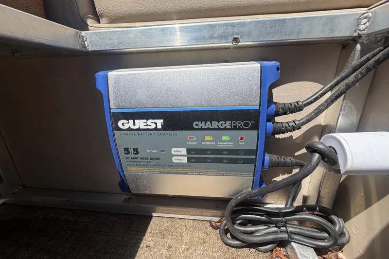 Slide: The Image of Tahoe GT 2385 RF 2023 - 71