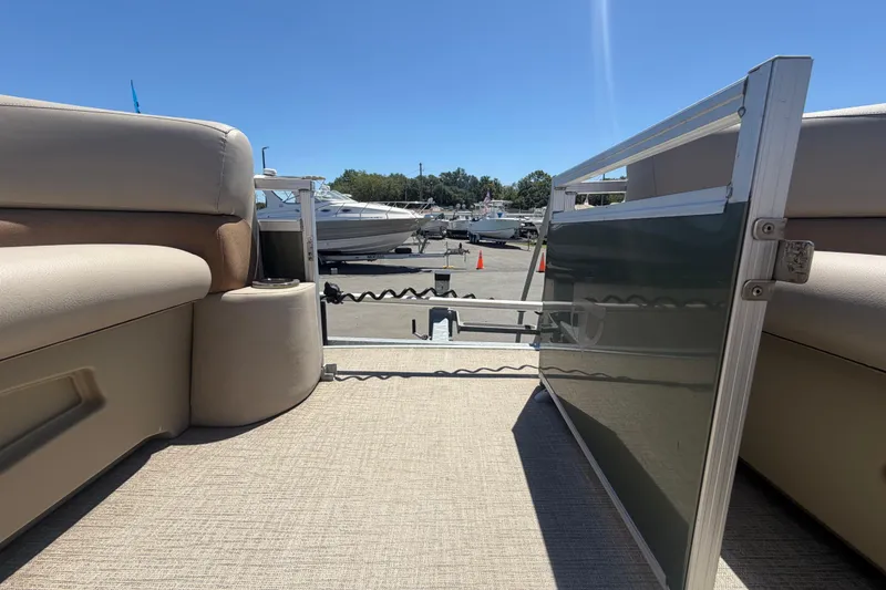 Slide: The Image of Tahoe GT 2385 RF 2023 - 73