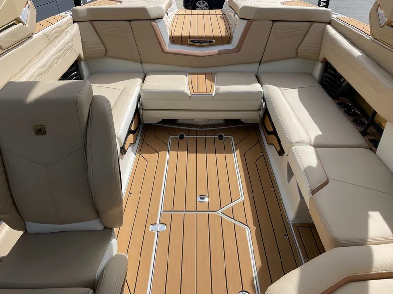 Slide: The Image of Nautique G23 2026 - 12