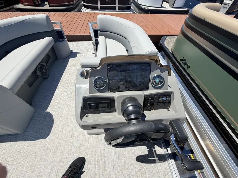 The Image of Avalon VLS 21 QUAD LOUNGER-115HP 2026 - undefined