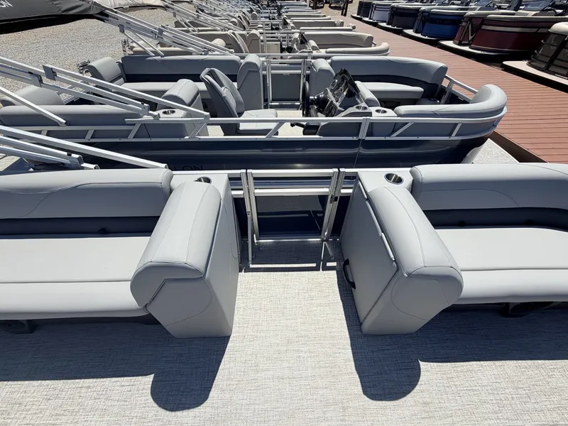 Slide: The Image of Avalon VLS 21 QUAD LOUNGER-115HP 2026 - 6