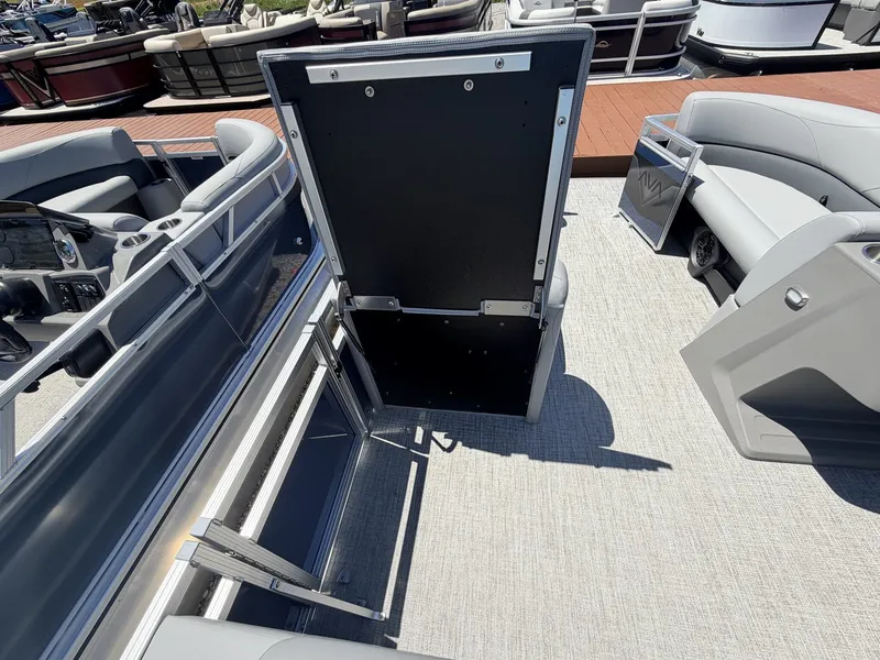 Slide: The Image of Avalon VLS 21 QUAD LOUNGER-115HP 2026 - 7