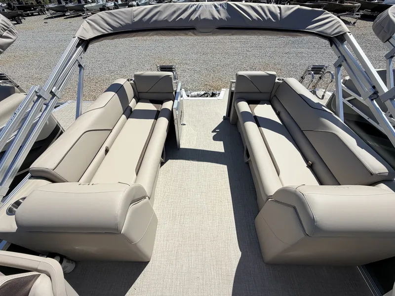 Slide: The Image of Avalon Venture 85 23 QUAD LOUNGER 140HP 2026 - 7