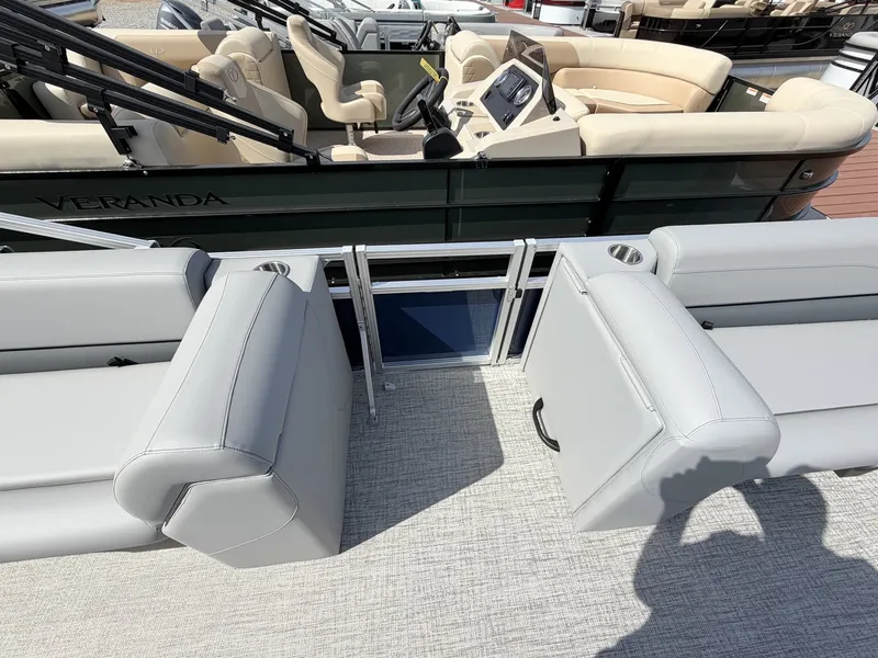 Slide: The Image of Avalon VLS 23 QUAD LOUNGER-140HP 2026 - 9