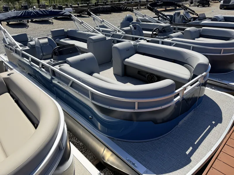 The Image of Avalon VLS 23 QUAD LOUNGER-140HP 2026 - undefined