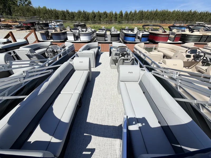 Slide: The Image of Avalon VLS 23 QUAD LOUNGER-140HP 2026 - 5