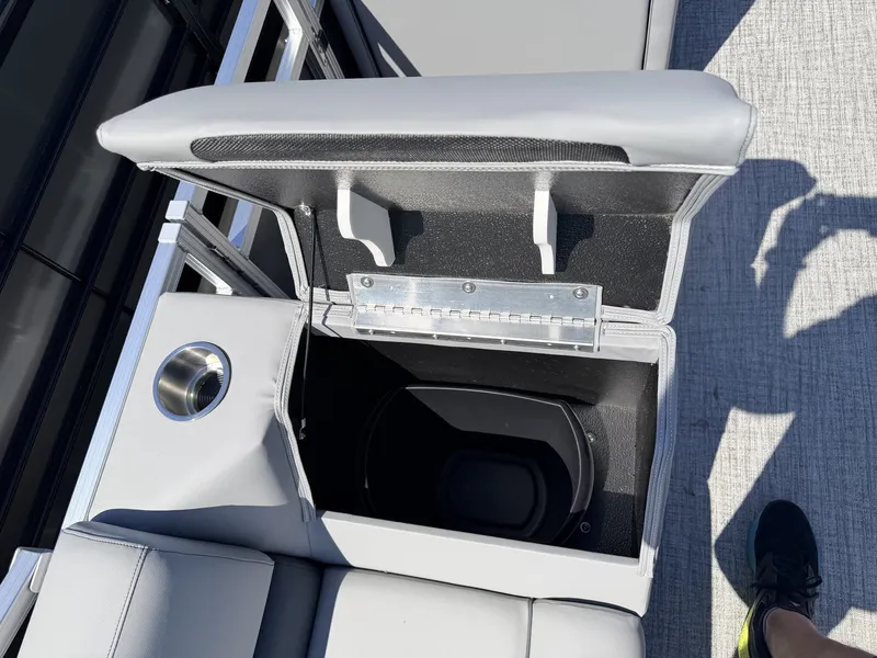 Slide: The Image of Avalon VLS 21 QUAD LOUNGER-115HP 2026 - 6