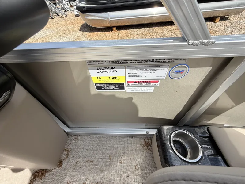 Slide: The Image of Avalon VLS 21 QUAD LOUNGER-115HP 2026 - 7