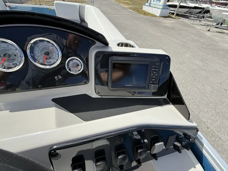 Slide: The Image of SunCatcher Select Series 22RC-YAMAHA VF115 SHO 2026 - 9