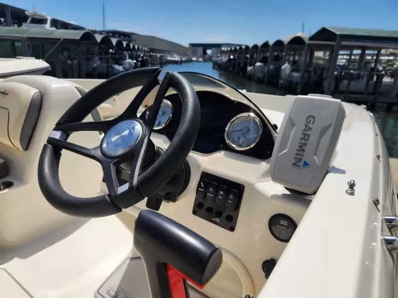 Slide: The Image of Stingray 182 SC 2024 - 11