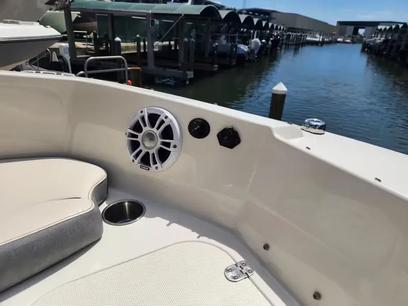 Slide: The Image of Stingray 182 SC 2024 - 9