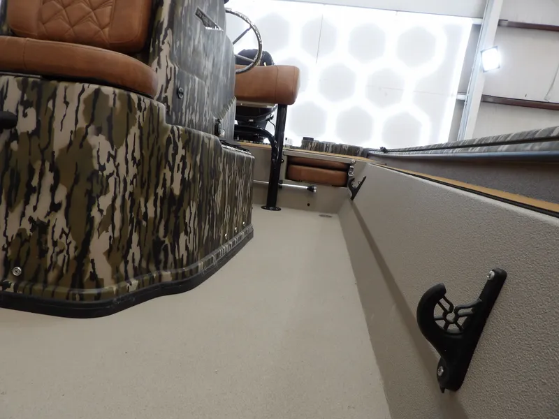 Slide: The Image of Avid 20CC Rogue 2026 - 22