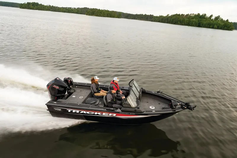 Slide: The Image of Tracker Targa™ V-19 WT 2026 - 4