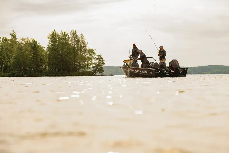 Slide: The Image of Tracker Targa™ V-19 WT 2026 - 9