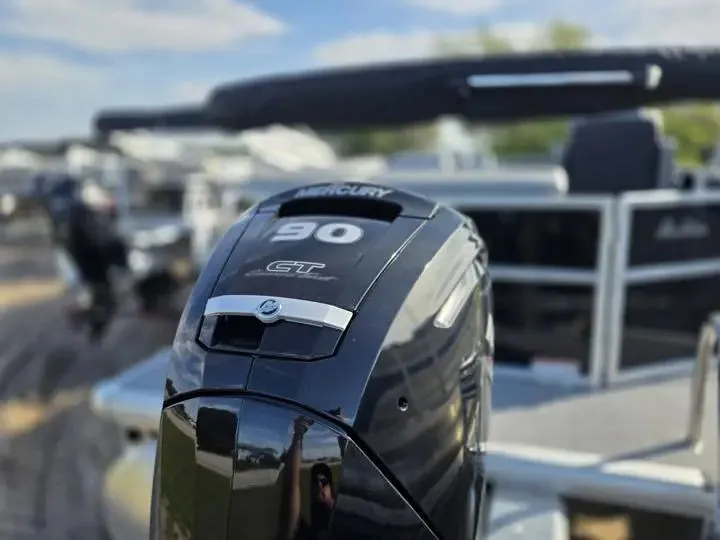 Slide: The Image of Sun Tracker Party Barge 20 DLX 2026 - 14