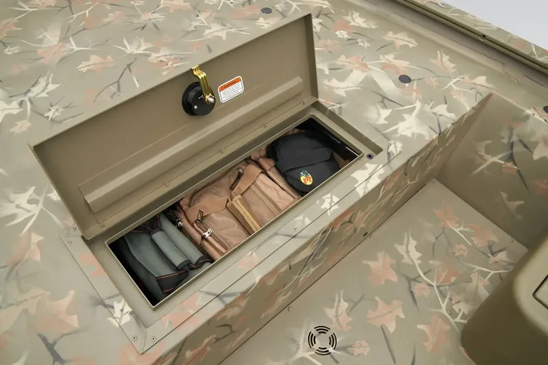 Slide: The Image of Tracker Grizzly 1754 SC 2026 - 6