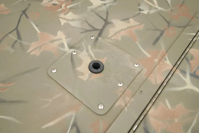 Slide: The Image of Tracker Grizzly 1754 SC 2026 - 8