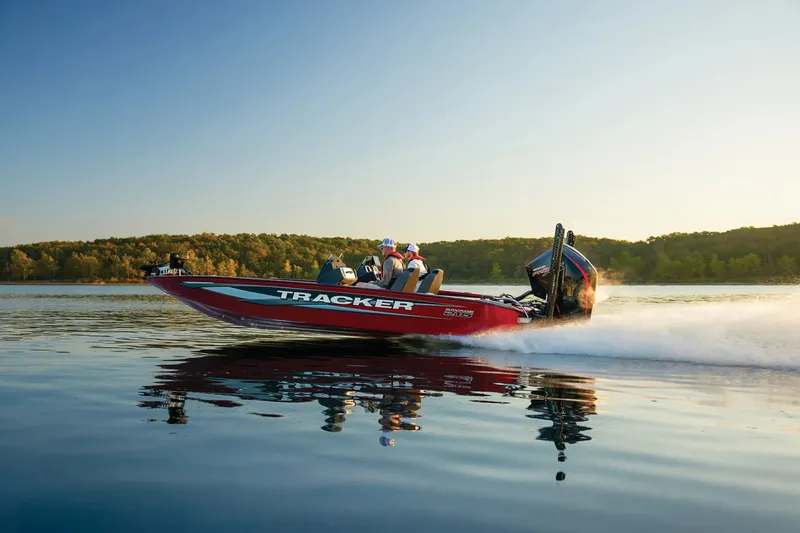 Slide: The Image of Tracker Savage 215 2026 - 8