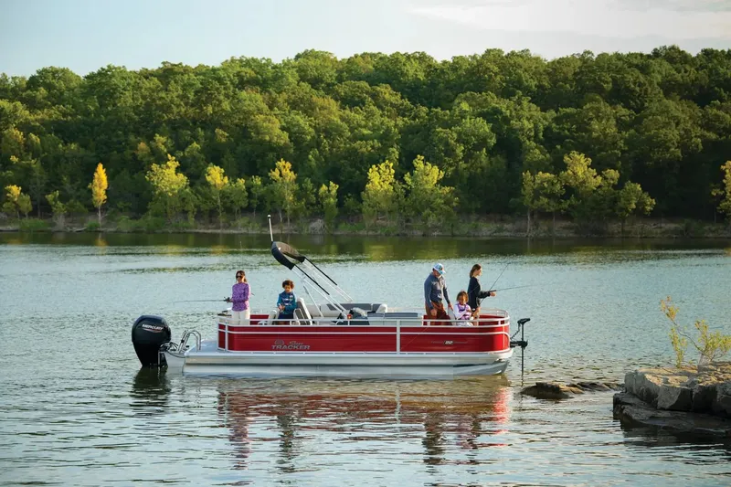 Slide: The Image of Sun Tracker Fishin' Barge 22 DLX 2026 - 9