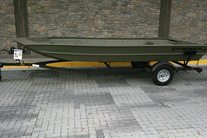 Slide: The Image of Tracker GRIZZLY® 1860 UTILITY 2026 - 6