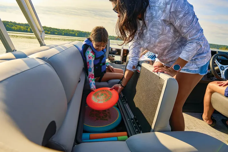 Slide: The Image of Sun Tracker Sportfish 24 XP3 2026 - 10