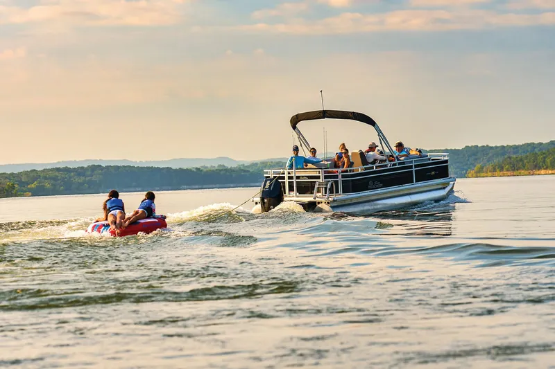 Slide: The Image of Sun Tracker Sportfish 24 XP3 2026 - 9