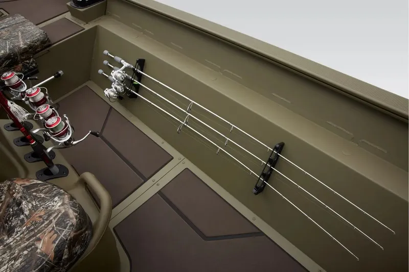 Slide: The Image of Tracker Grizzly 2072 CC 2026 - 14