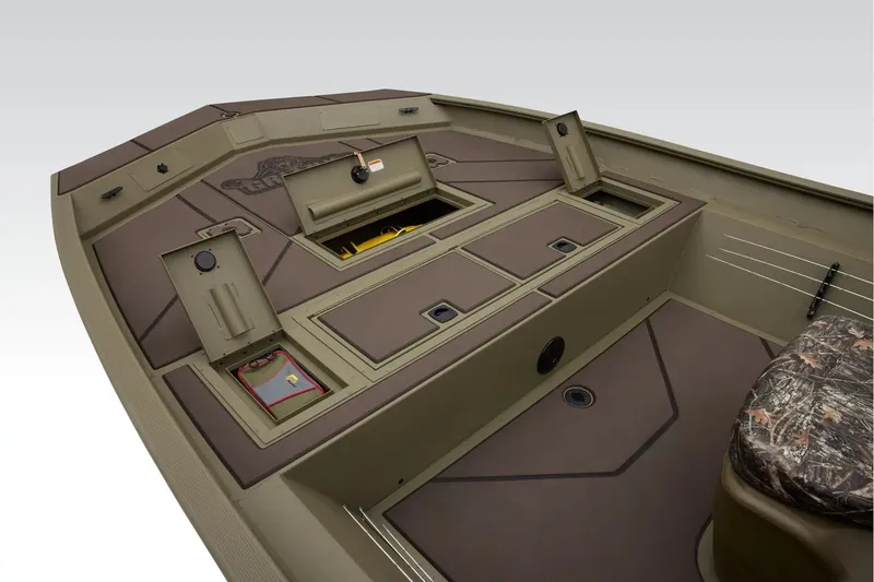 Slide: The Image of Tracker Grizzly 2072 CC 2026 - 9