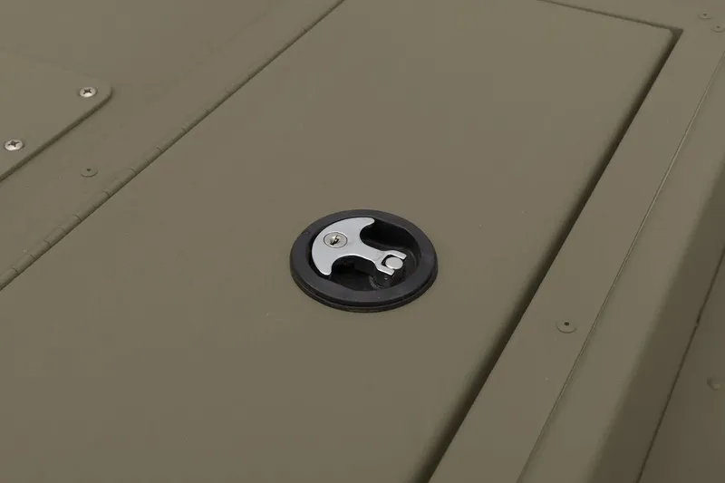 Slide: The Image of Tracker Grizzly® 1754 Utility 2026 - 4