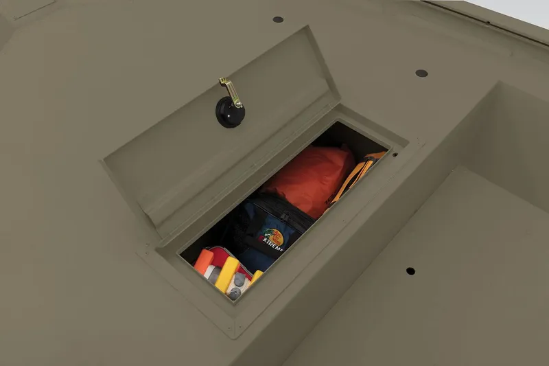 Slide: The Image of Tracker Grizzly® 1754 Utility 2026 - 5