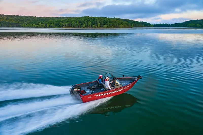 The Image of Tracker Pro Guide V-16 WT 2026 - 1