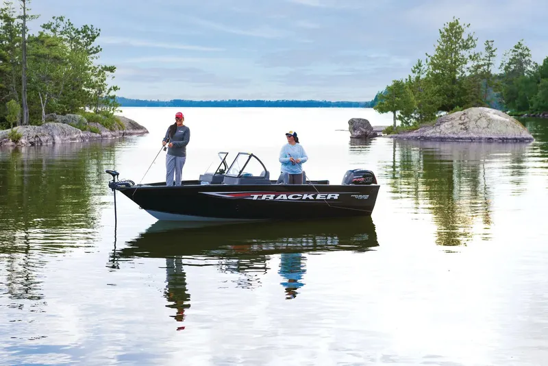 Slide: The Image of Tracker Pro Guide V-175 WT 2026 - 4