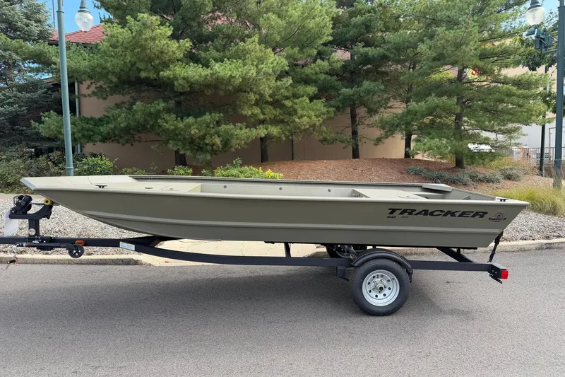 The Image of Tracker Grizzly 1648 Utility 2026 - 1