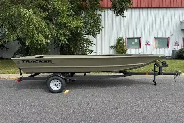 Slide: The Image of Tracker Grizzly 1648 Utility 2026 - 5