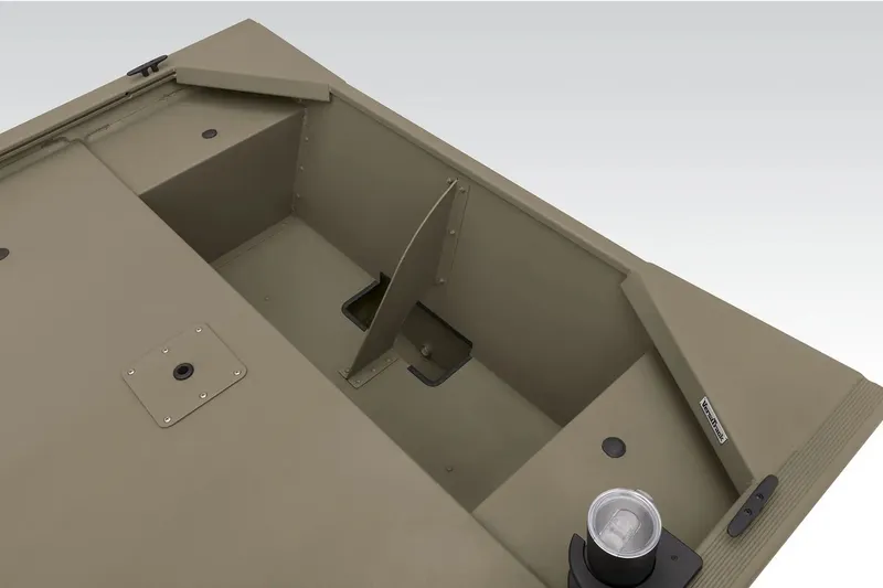 Slide: The Image of Tracker Grizzly 1648 Utility 2026 - 8