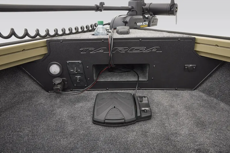 Slide: The Image of Tracker Targa V-18 Combo 2026 - 5