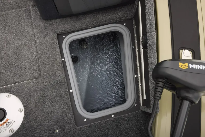 Slide: The Image of Tracker Targa V-18 Combo 2026 - 8