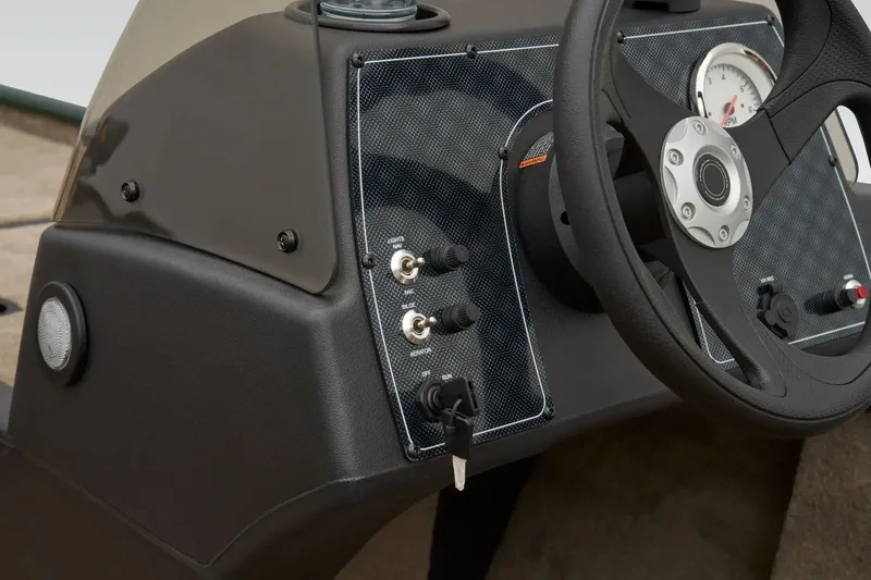 Slide: The Image of Tracker Bass Tracker Classic Limited 2026 - 16