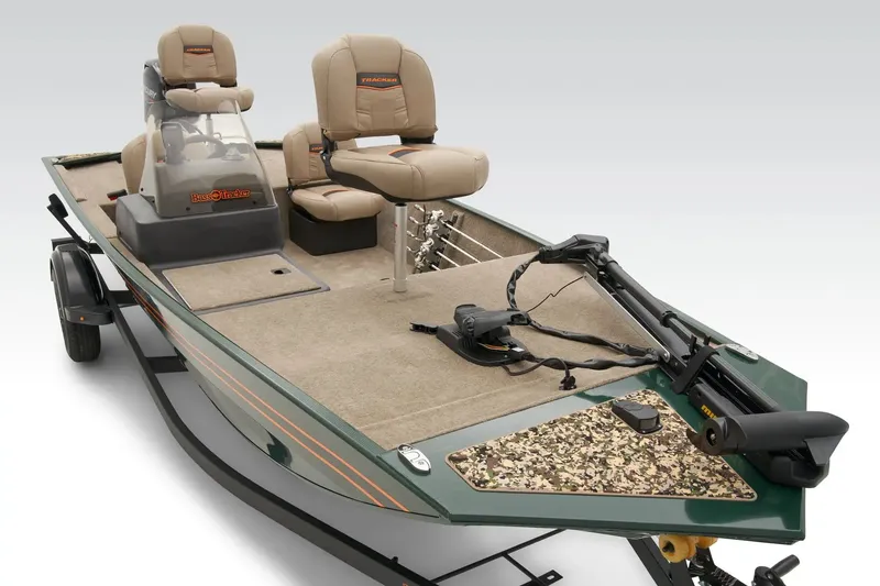 Slide: The Image of Tracker Bass Tracker Classic Limited 2026 - 4