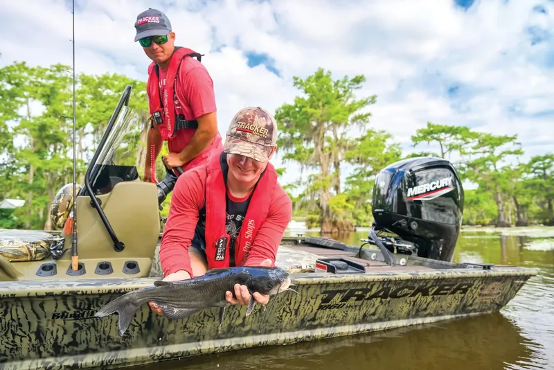 Slide: The Image of Tracker Grizzly 1860 CC 2026 - 11