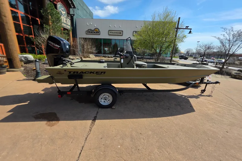 Slide: The Image of Tracker Grizzly 1860 CC 2026 - 5