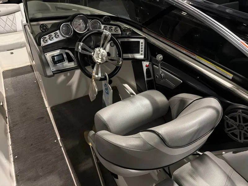 Slide: The Image of MasterCraft X23 2015 - 8