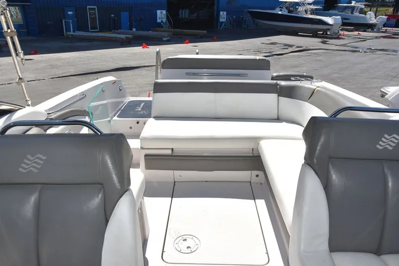 Slide: The Image of Four Winns 262 SL 2011 - 12