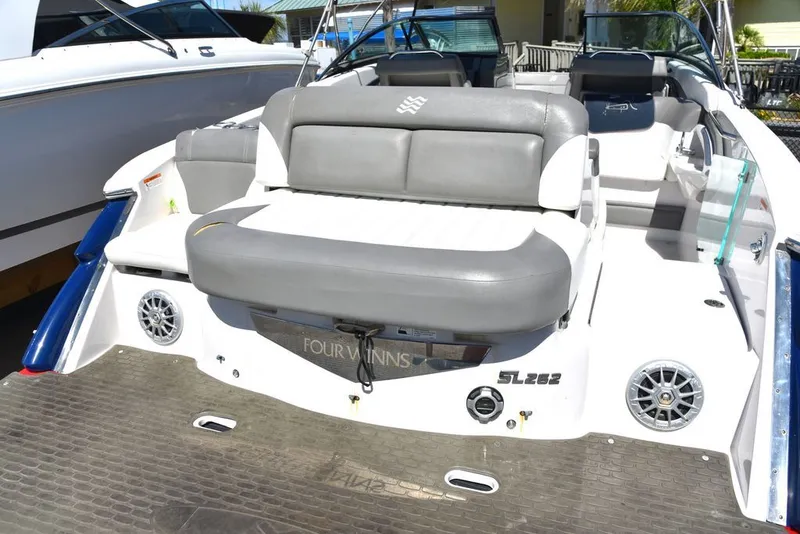 Slide: The Image of Four Winns 262 SL 2011 - 19