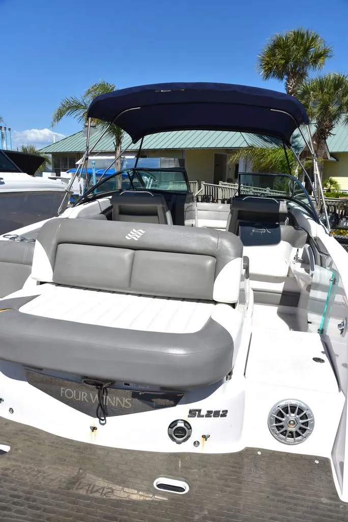 Slide: The Image of Four Winns 262 SL 2011 - 20