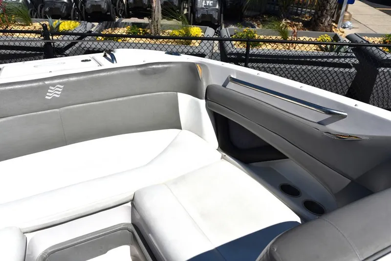 Slide: The Image of Four Winns 262 SL 2011 - 8