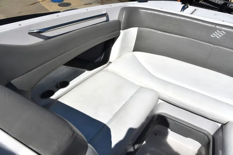 Slide: The Image of Four Winns 262 SL 2011 - 9